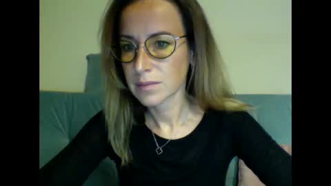 olyra11 online show from 16, 12, 2025