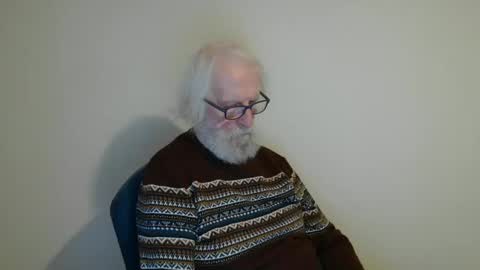 Snapshot of onanister chatting on 1, 2, 2025 Somewhere over the rainbow online show from 1, 2, 2025