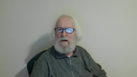 Snapshot of onanister chatting on 5, 2, 2025 Somewhere over the rainbow online show from 5, 2, 2025