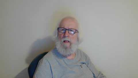 Snapshot of onanister chatting on 18, 2, 2025 Somewhere over the rainbow online show from 18, 2, 2025