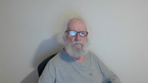 Snapshot of onanister chatting on 22, 2, 2025 Somewhere over the rainbow online show from 22, 2, 2025