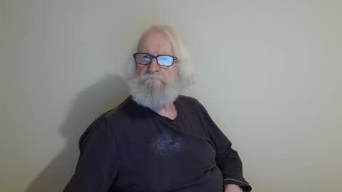 Snapshot of onanister chatting on 6, 3, 2025 Somewhere over the rainbow online show from 6, 3, 2025