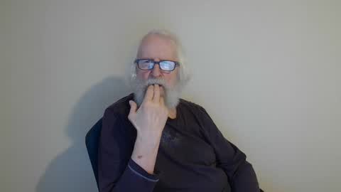 Snapshot of onanister chatting on 10, 3, 2025 Somewhere over the rainbow online show from 10, 3, 2025