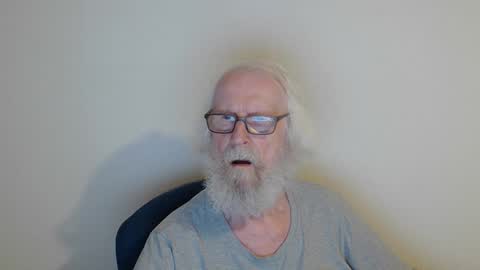 Snapshot of onanister chatting on 12, 9, 2025 Somewhere over the rainbow online show from 12, 9, 2025