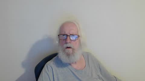 Snapshot of onanister chatting on 13, 9, 2025 Somewhere over the rainbow online show from 13, 9, 2025