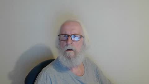 Snapshot of onanister chatting on 14, 9, 2025 Somewhere over the rainbow online show from 14, 9, 2025