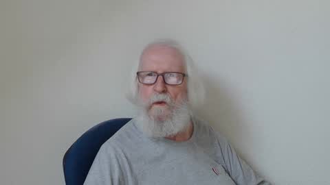 Snapshot of onanister chatting on 16, 9, 2025 Somewhere over the rainbow online show from 16, 9, 2025