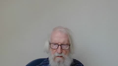 Snapshot of onanister chatting on 1, 10, 2025 Somewhere over the rainbow online show from 1, 10, 2025