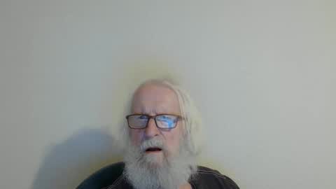 Snapshot of onanister chatting on 22, 10, 2025 Somewhere over the rainbow online show from 22, 10, 2025