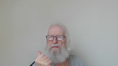 Snapshot of onanister chatting on 4, 11, 2025 Somewhere over the rainbow online show from 4, 11, 2025