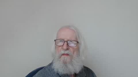 Snapshot of onanister chatting on 9, 11, 2025 Somewhere over the rainbow online show from 9, 11, 2025