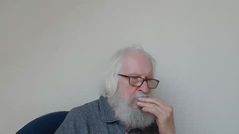 Snapshot of onanister chatting on 19, 11, 2025 Somewhere over the rainbow online show from 19, 11, 2025