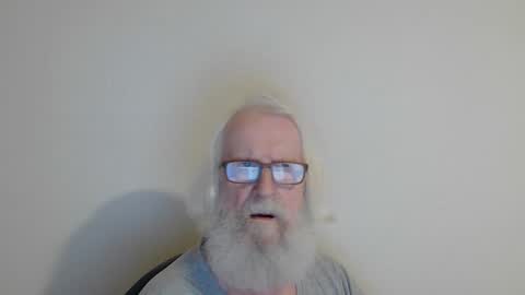 Snapshot of onanister chatting on 19, 11, 2025 Somewhere over the rainbow online show from 19, 11, 2025