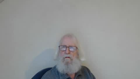 Snapshot of onanister chatting on 5, 12, 2025 Somewhere over the rainbow online show from 5, 12, 2025