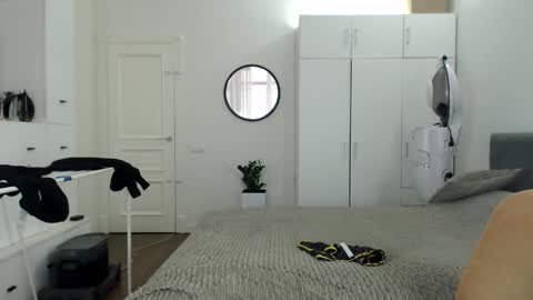 onebestlover online show from 9, 2, 2026