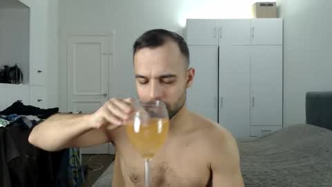 onebestlover online show from 25, 3, 2026