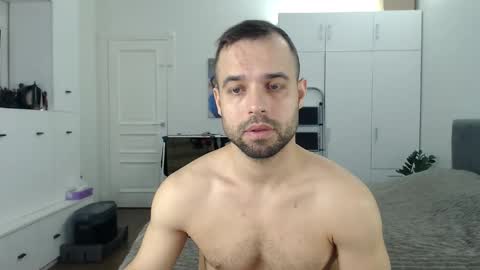 onebestlover online show from 22, 4, 2026