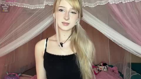 Snapshot of onlyeva1 chatting on 24, 5, 2026 Eva online show from 24, 5, 2026