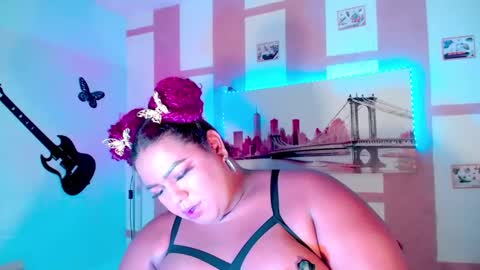 Snapshot of opraxbell chatting on 5, 10, 2025 OpraxBell online show from 5, 10, 2025