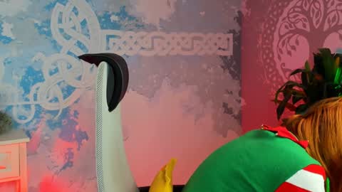 Orianna -  Hi Im into geek culture cosplay crafting LARP games. Shall we play DnD online show from 25, 12, 2024