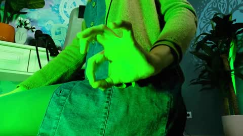 Orianna -  Hi Im into geek culture cosplay crafting LARP games. Shall we play DnD online show from 30, 12, 2024