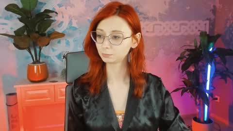 Orianna -  Hi Im into geek culture cosplay crafting LARP games. Shall we play DnD online show from 22, 1, 2025