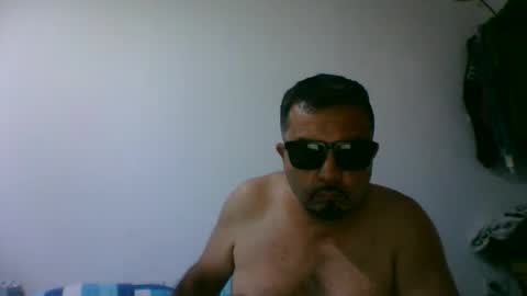 oscarjhe3512 online show from 10, 5, 2026