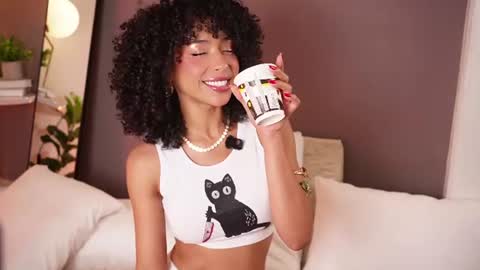Snapshot of oshun_25 chatting on 26, 6, 2026 Oshun online show from 26, 6, 2026