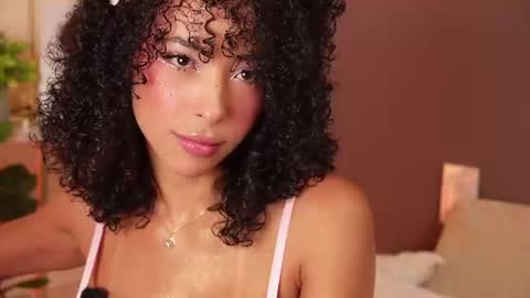 Snapshot of oshun_25 chatting on 23, 7, 2026 Oshun online show from 23, 7, 2026