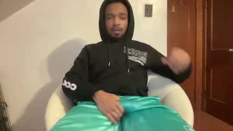 Snapshot of outofhisleague_ chatting on 21, 11, 2025 outofhisleague_ online show from 21, 11, 2025