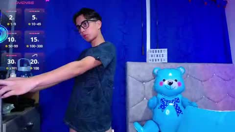 Owen  Independent model  online show from 3, 12, 2024