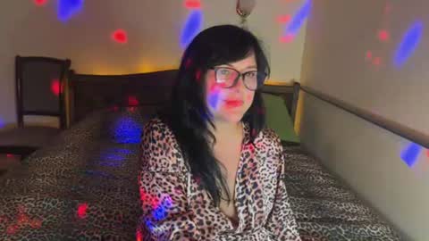 OxiXLove online show from 14, 7, 2026