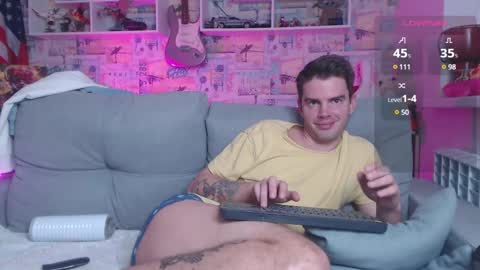 Snapshot of oxmikexo chatting on 17, 12, 2024 Mike online show from 17, 12, 2024