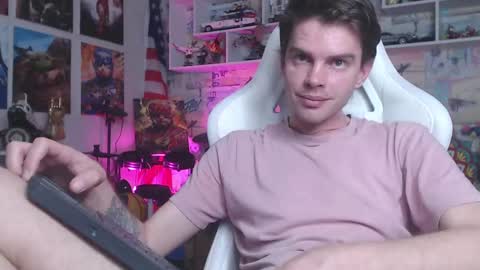 Snapshot of oxmikexo chatting on 11, 3, 2025 Mike online show from 11, 3, 2025