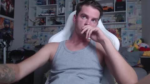 Snapshot of oxmikexo chatting on 10, 9, 2025 Mike online show from 10, 9, 2025