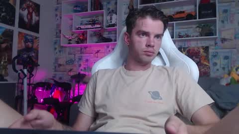 Snapshot of oxmikexo chatting on 11, 9, 2025 Mike online show from 11, 9, 2025