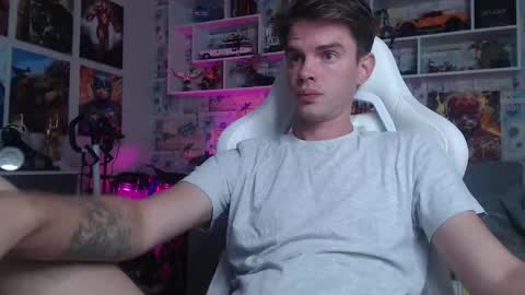 Snapshot of oxmikexo chatting on 19, 9, 2025 Mike online show from 19, 9, 2025