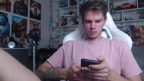 Snapshot of oxmikexo chatting on 25, 9, 2025 Mike online show from 25, 9, 2025