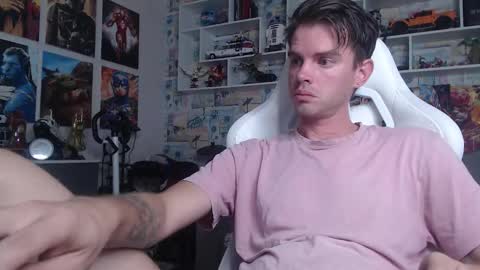 Snapshot of oxmikexo chatting on 26, 9, 2025 Mike online show from 26, 9, 2025