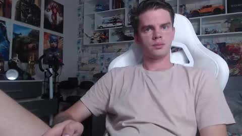 Snapshot of oxmikexo chatting on 28, 9, 2025 Mike online show from 28, 9, 2025