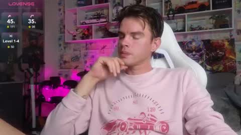 Snapshot of oxmikexo chatting on 8, 10, 2025 Mike online show from 8, 10, 2025