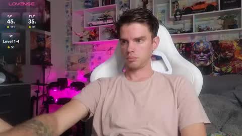 Snapshot of oxmikexo chatting on 10, 10, 2025 Mike online show from 10, 10, 2025