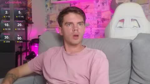 Snapshot of oxmikexo chatting on 2, 11, 2025 Mike online show from 2, 11, 2025