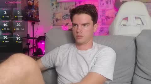 Snapshot of oxmikexo chatting on 5, 11, 2025 Mike online show from 5, 11, 2025