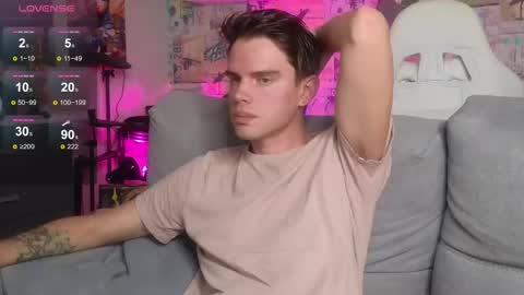 Snapshot of oxmikexo chatting on 11, 11, 2025 Mike online show from 11, 11, 2025