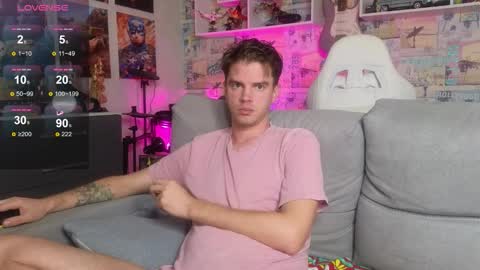 Snapshot of oxmikexo chatting on 12, 11, 2025 Mike online show from 12, 11, 2025