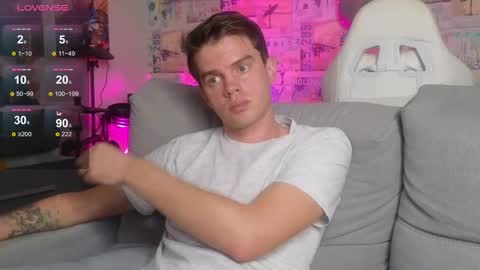 Snapshot of oxmikexo chatting on 14, 11, 2025 Mike online show from 14, 11, 2025