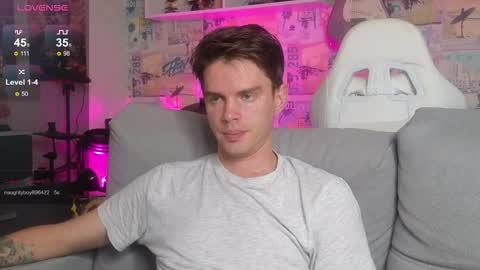 Snapshot of oxmikexo chatting on 15, 11, 2025 Mike online show from 15, 11, 2025