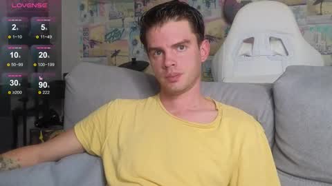 Snapshot of oxmikexo chatting on 16, 11, 2025 Mike online show from 16, 11, 2025