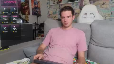 Snapshot of oxmikexo chatting on 17, 11, 2025 Mike online show from 17, 11, 2025